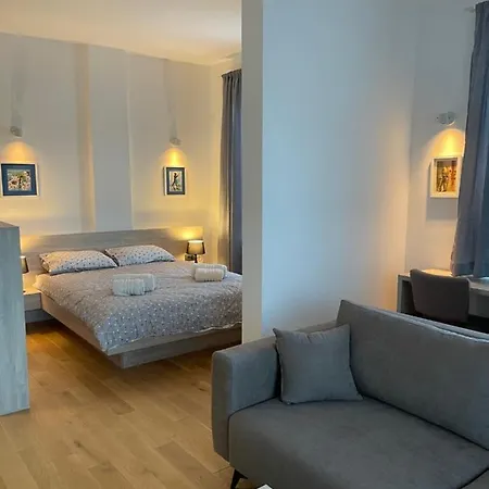 G8 Apartment
