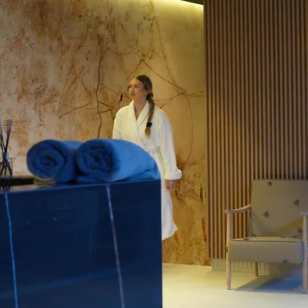 G8 Διαμέρισμα Pale